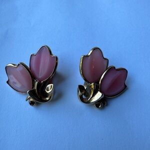 Vintage Trifari Crown Alfred Philip Pink Tulip Milk Glass Gold Clip On Earrings